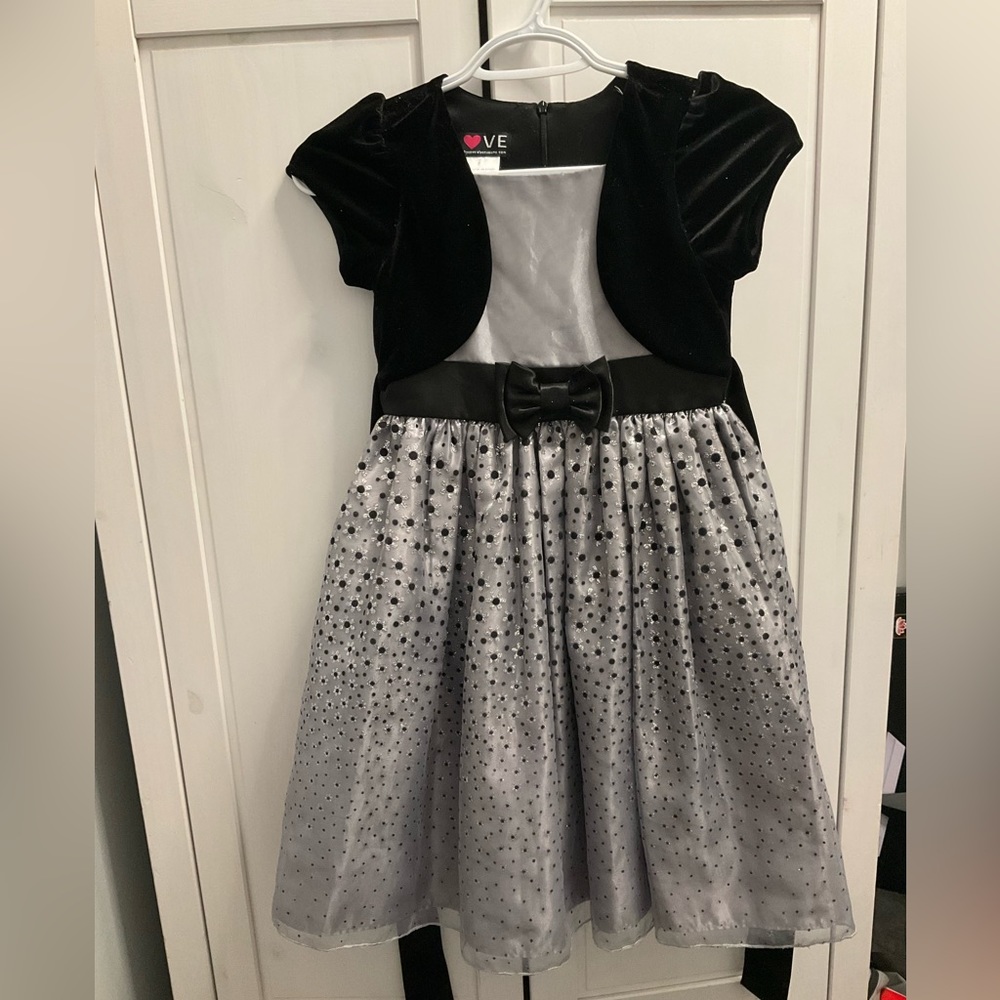 2/$15 Girls Sz 8 sparkly formal dress